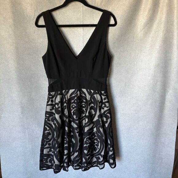 Avery G Black Mini Fit and Flare V-Neck Cocktail Dress Size 12 Party Holiday - Picture 3 of 7